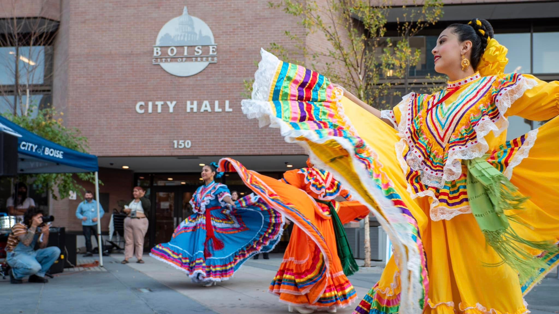 Ballet Folklorico Mexico Lindo Performing In Front of Boise City Hall
