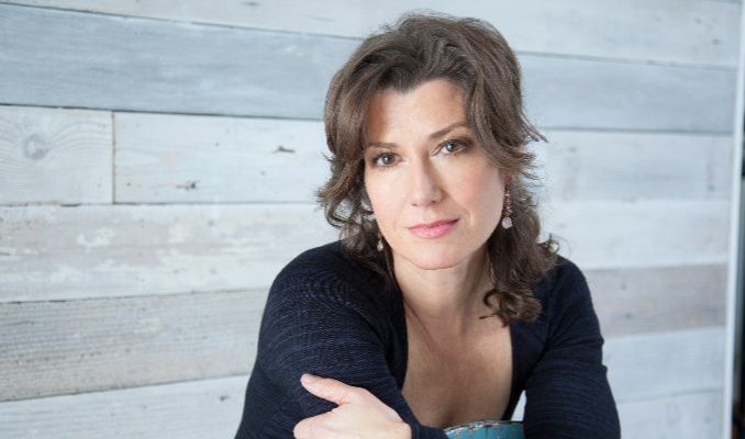 AmyGrant_678x400