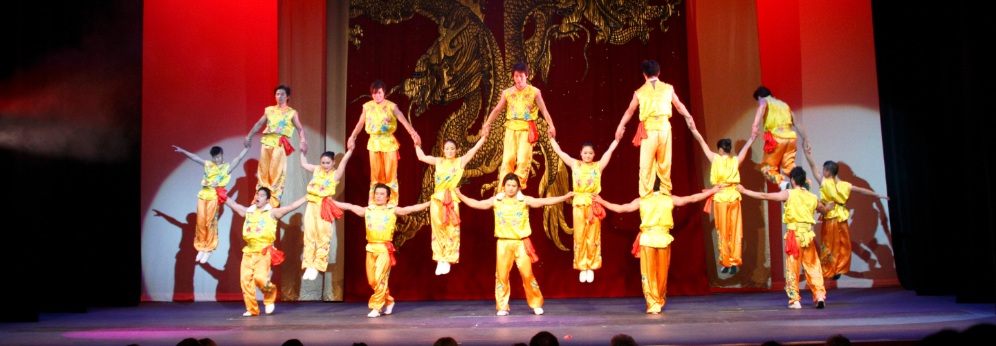 PEKING ACROBATS